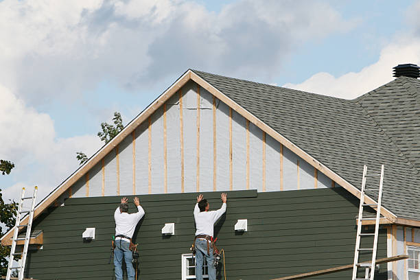 Professional Siding Repair technician working in Eaton Park, FL